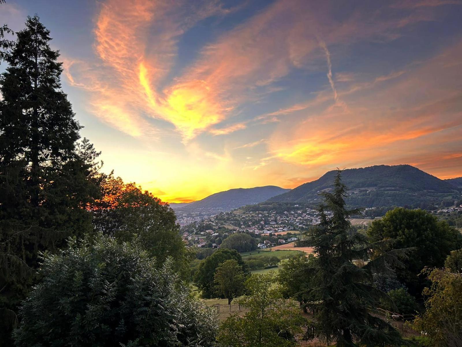 L'Escale De Beauregard Otel Coublevie Dış mekan fotoğraf